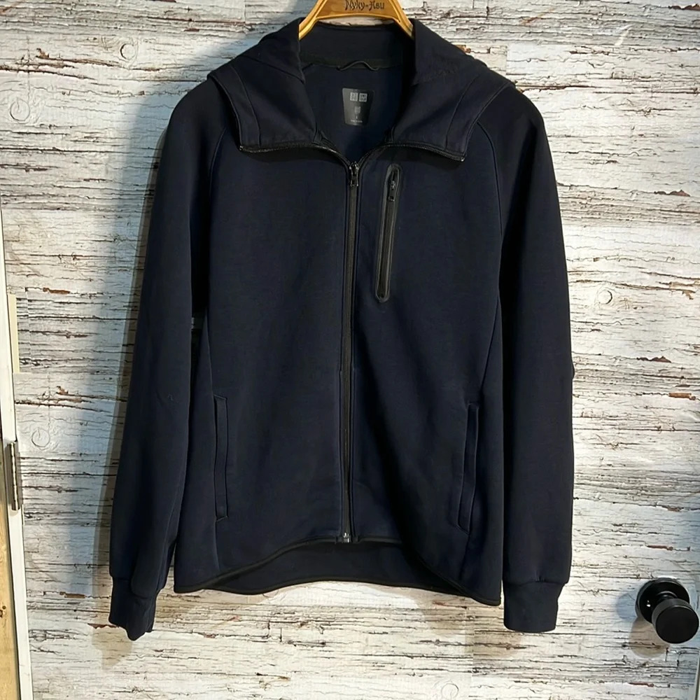 Uniqlo Men's Dark Gray Zip-Up Sweater EUC